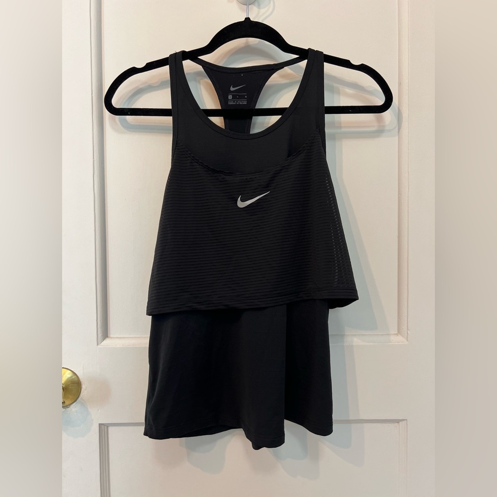 Nike Breathe Tank in Black Size Medium